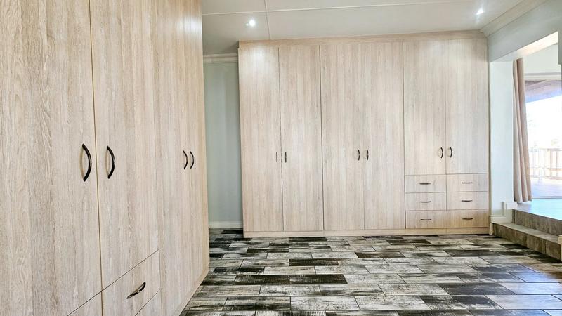 6 Bedroom Property for Sale in Dana Bay Western Cape